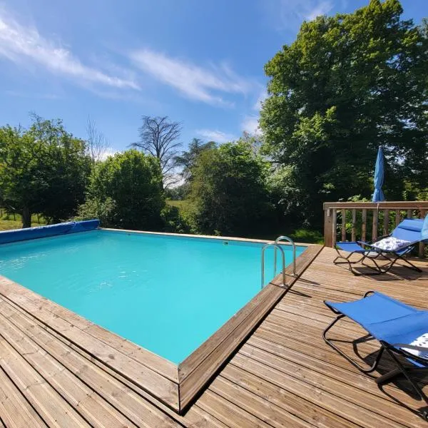 Trente-Trois Le Nouhaud, hotel v destinaci Saint-Amand-Jartoudeix