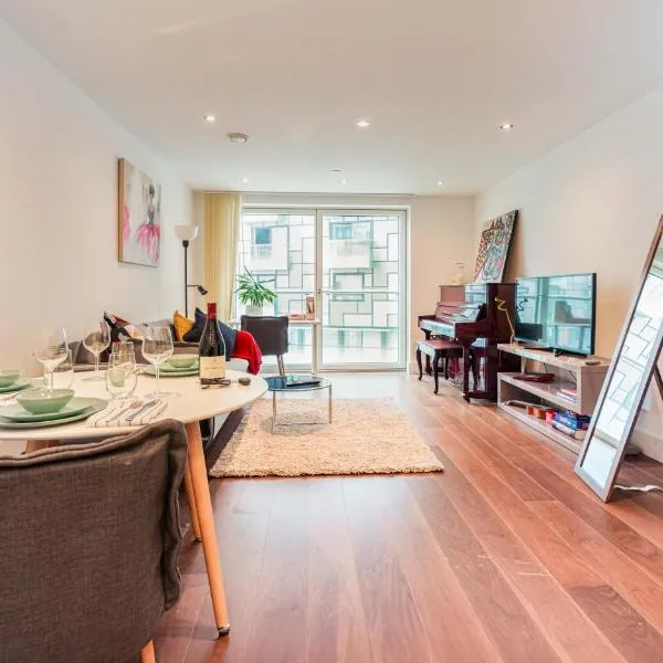 Stylish and Comfortable Canary Wharf Apartment perfect for long stays, hotel in London