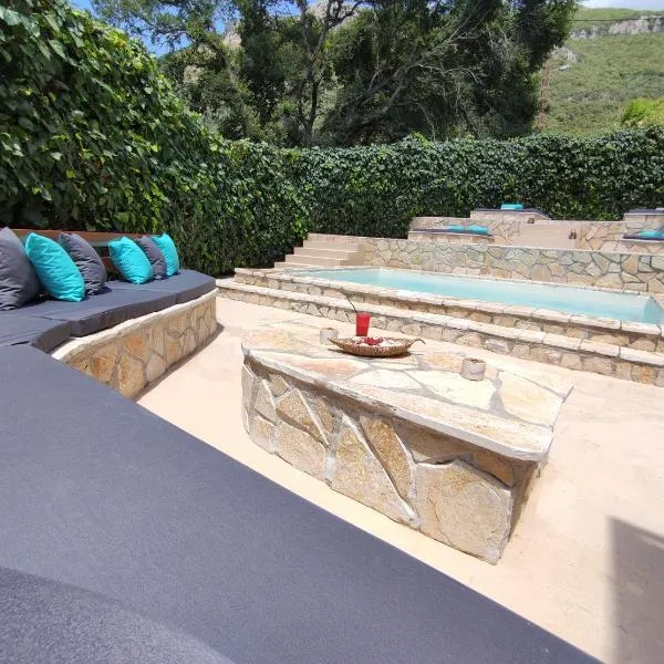 GKK House private swimming pool luxury house, hotel v destinácii Skriperón