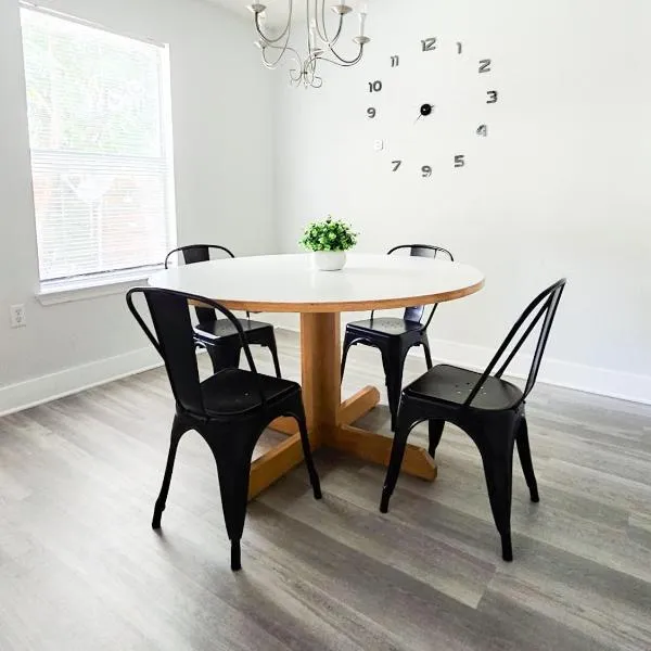 Cozy Home Near Downtown Austin And Airport, hotel in Austin