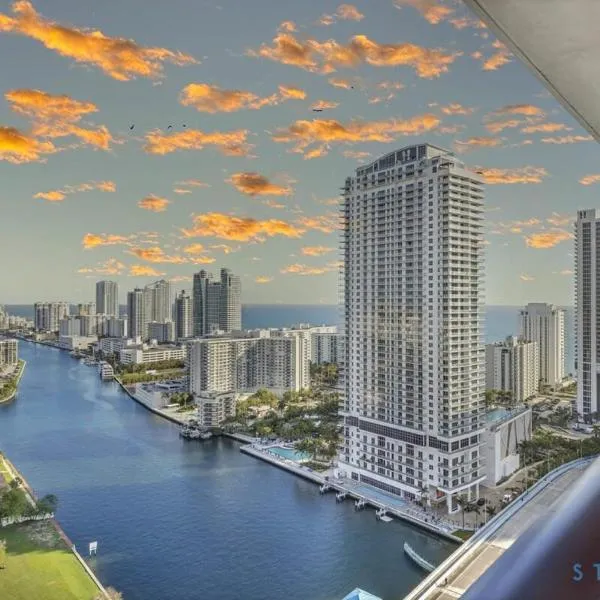 Modern Resort Apartment with Balcony Pool Gym: Hallandale Beach şehrinde bir otel