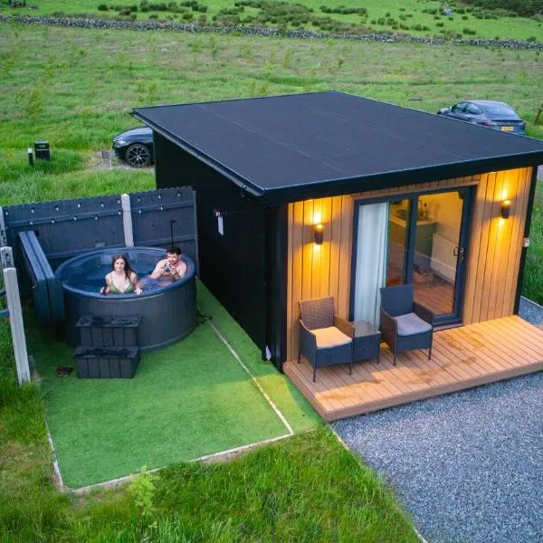 OAKWOOD GLAMPING Mourne Mountains、Moyadのホテル