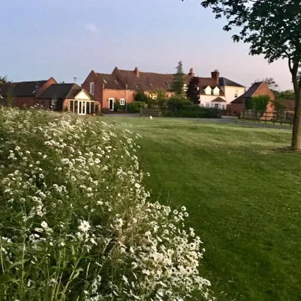 Cottage barn conversion on working farm, hotel in Worcester