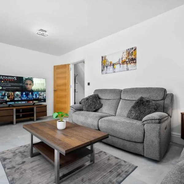 5 bedroom house Solihull 10 mins drive from BHX & NEC Private off road parking, hotel in Birmingham