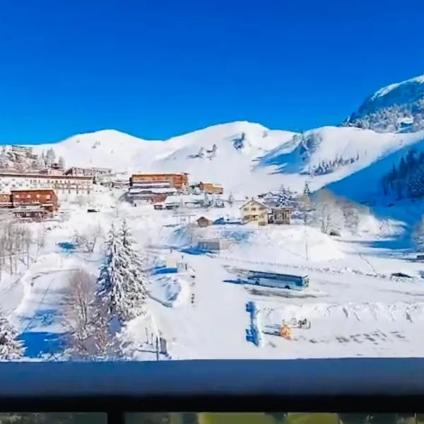 Appartement LOU pied de piste Chamrousse, hotell i Chamrousse