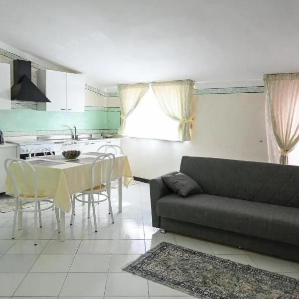 HOME 2000, hotel v destinácii Acri
