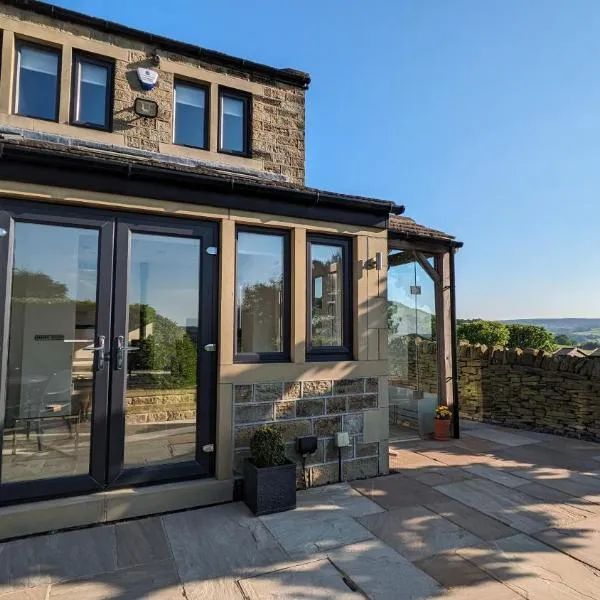 Lane End Cottage Holmfirth - Panoramic Views, Modernised with offroad parking, hotel v destinaci Holmfirth