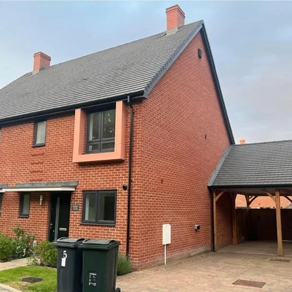 Ashford Retreat - Luxury Home with Double Parking, hotel in Ashford