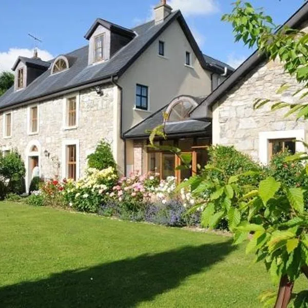 Grove House Country Rooms, hotel v destinaci Shanballymore