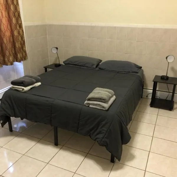 Private 1-bedroom apartment only 15 minutes to New York City Manhattan, hotel v destinaci Union City