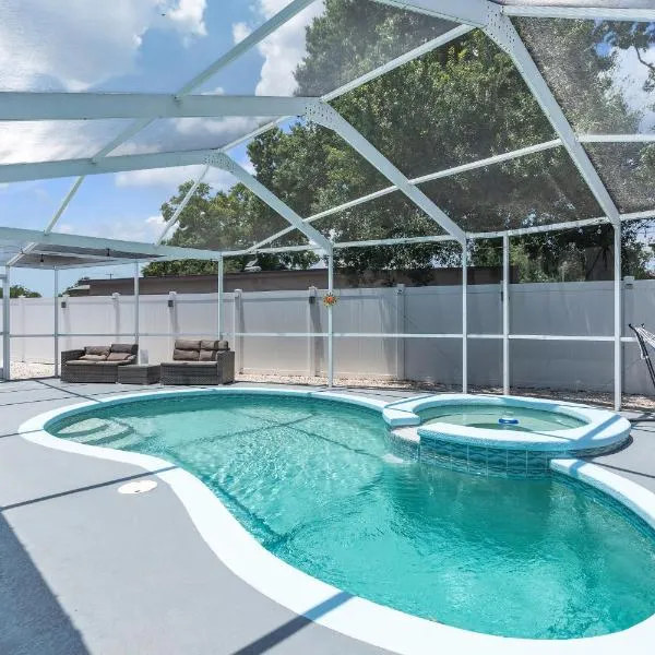 Stunning Modern Home in Tampa with Pool - Just 5 Minutes from Airport!, hotel in Tampa