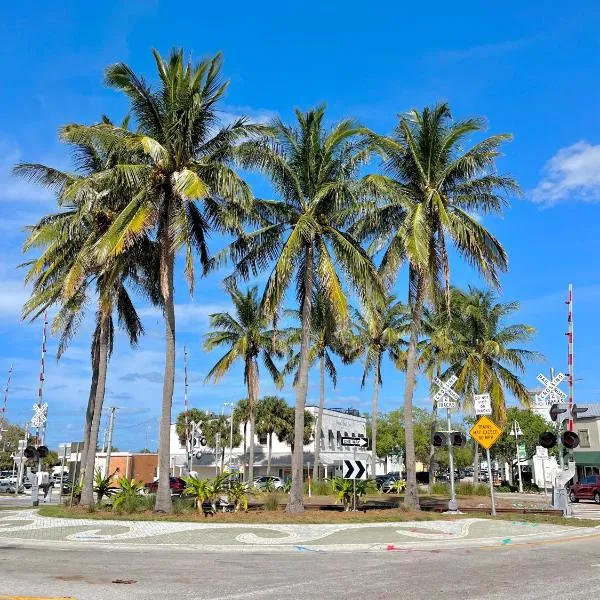 Sunny - Pool - Close to Beach - Fishing - Boat Ramp, ξενοδοχείο σε Jensen Beach