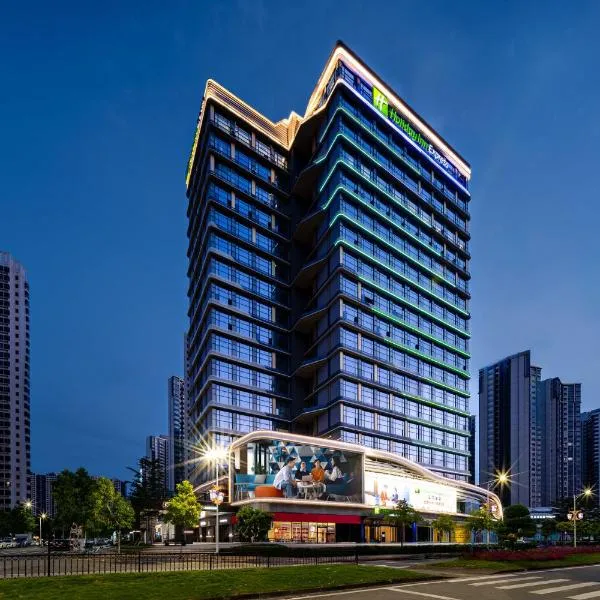Viesnīca Holiday Inn Express Jiangmen East Station, an IHG Hotel pilsētā Dzjanmeņa