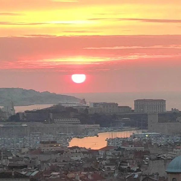 Loft terrasse vue mer au coeur de Marseille, hôtel à Marseille