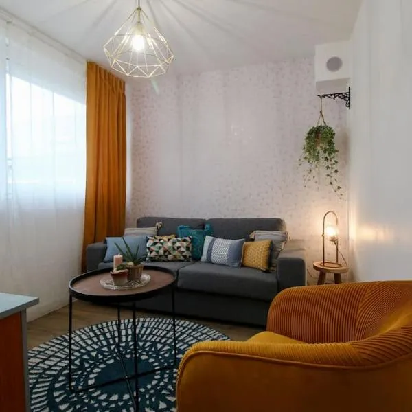 Le Rétro de la Gare - FloBNB, hotel in Laon