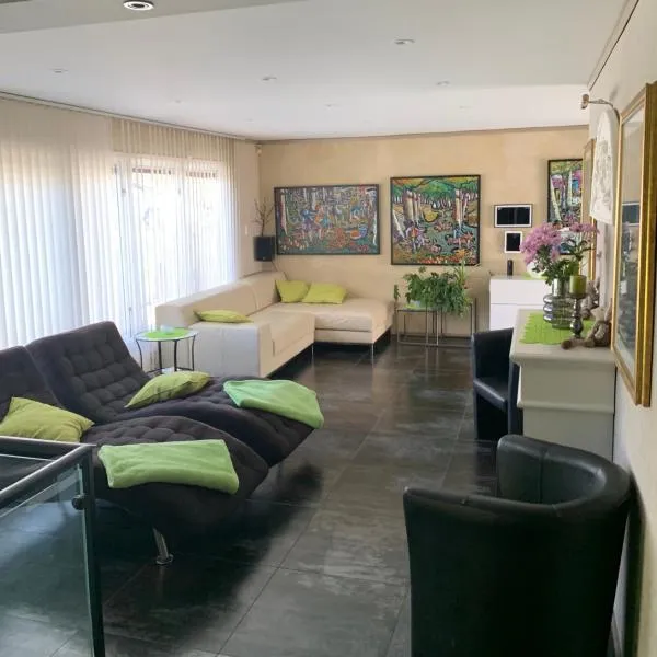 Villa a Hovås con molti comfort, hotel en Hovås