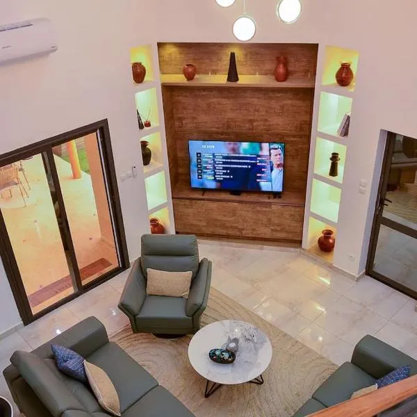 La Villa Kinkéliba, meublée et équipée, hotel en Mbour