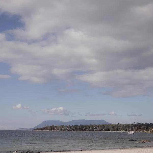 Riverside Retreat in Orford, hotel em Orford