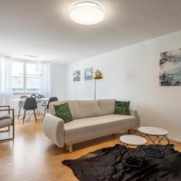 EXQUIS 2BR Design Apartment LOUIS I Parking I Balcony I Mercedes-Benz I Family-friendly, hotel a Böblingen