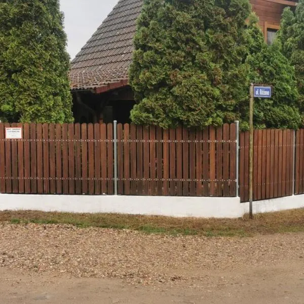 Osada Blanka trzy jeziora ,las SWORNEGACIE, hotel in Małe Swornegacie