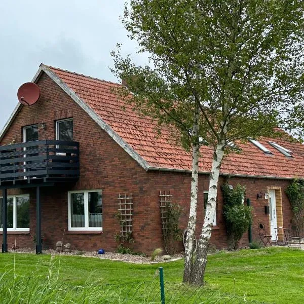 Rosenhaus Esens - Wohnung Backbord, готель у місті Езенс