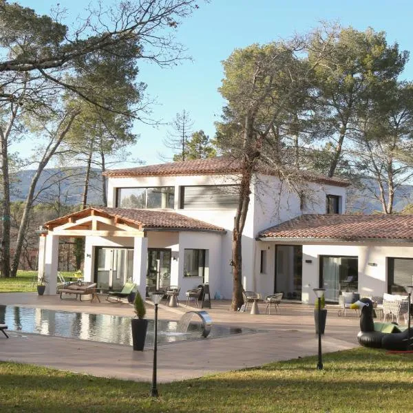 La brise Provençale, hotel v destinaci Saint-Paul-en-Forêt
