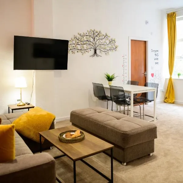 Autumn Breeze - 2BR - Sofa Bed - WiFi - - Central - Didsbury, hotel din Manchester