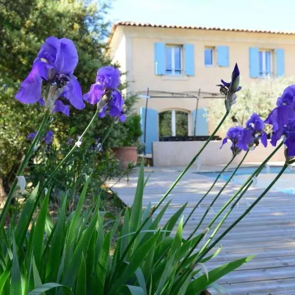 Villa au calme et sans vis à vis , proche du village, hotel in La Bastide-des-Jourdans