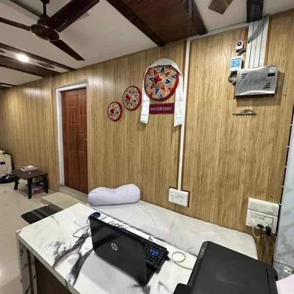ALWAYS LIVING jorhat، فندق في جورهات