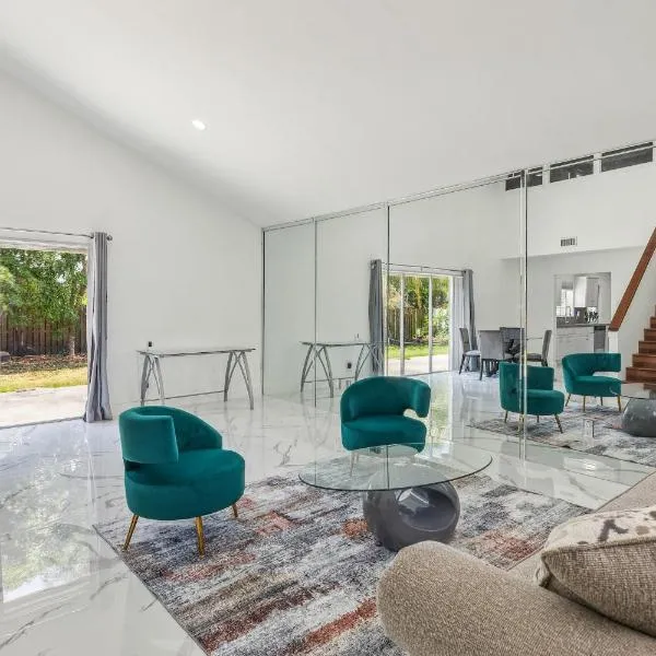 Spacious 3BR Villa in Miami with Fenced Backyard, hotel in Miami