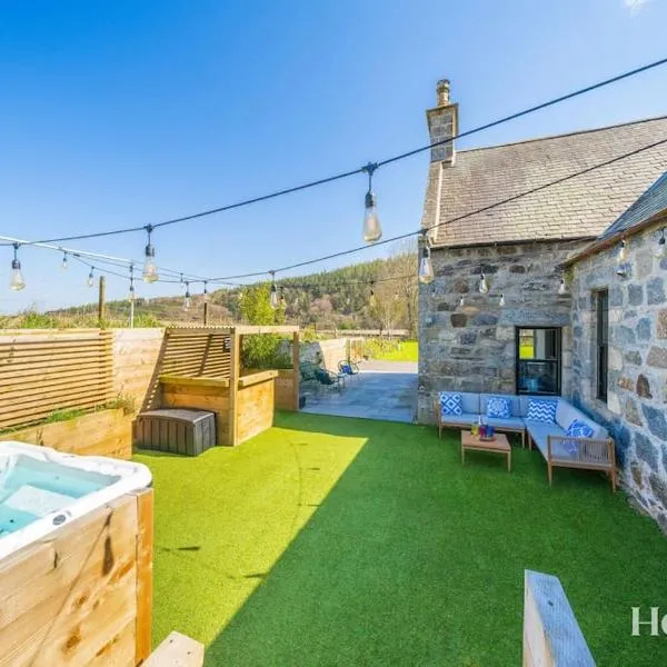 Kirkton Family Farmhouse with Hot Tub, Alford, Aberdeenshire, hotel in Alford