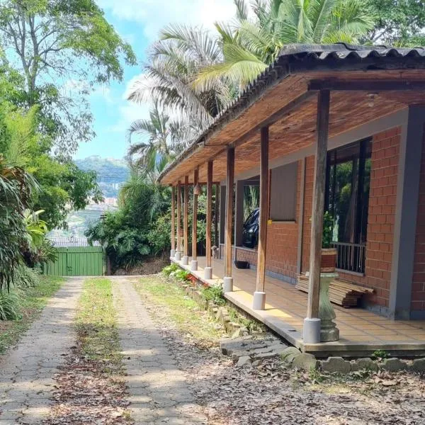 Casa Vélez: habitación natural, hotel di Villamaría