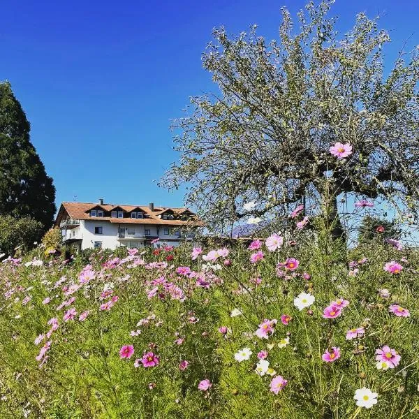 Hofgut Bergchalet Mirabell - Natururlaub am Bodensee, hotel in Friedrichshafen