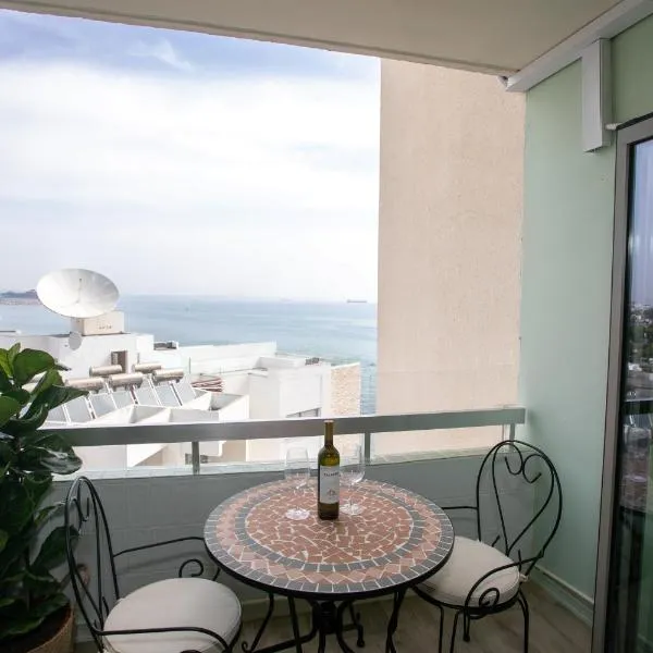 Palmove Luxurious Beachfront Apt, hotel in Larnaka
