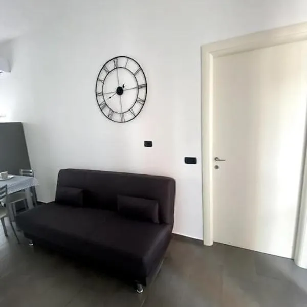 Nice house luminoso con terrazzo, hotel in Gallarate