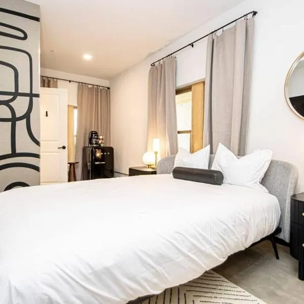 Walk to Bathhouses, Historic DTWN Hot Springs, Room # 300, hotel di Hot Springs