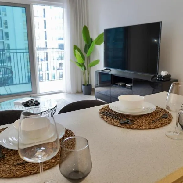 Modern 1BR Yas Island Pool, Gym, Parking, Hotel in Abu Dhabi