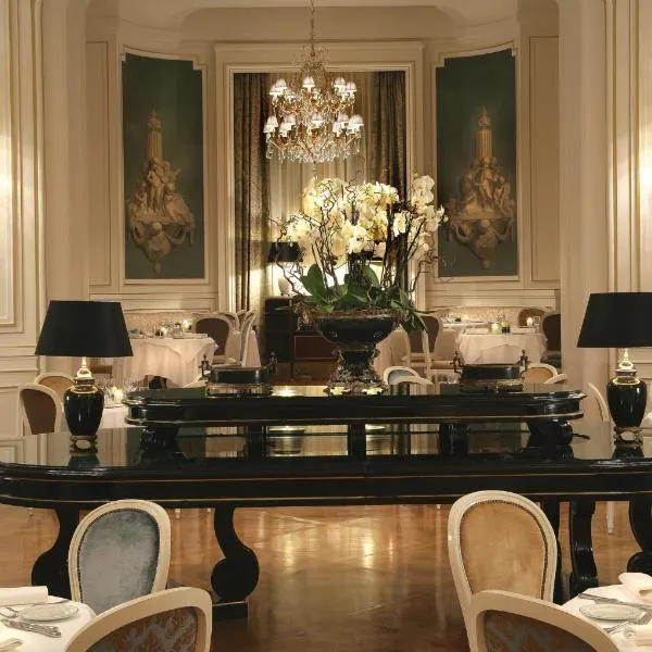 InterContinental Hotels Chantilly Chateau Mont Royal, an IHG Hotel, hotel di Plailly