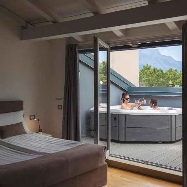 Hi Room with Jacuzzi and SPA access, hotel v destinaci Trento