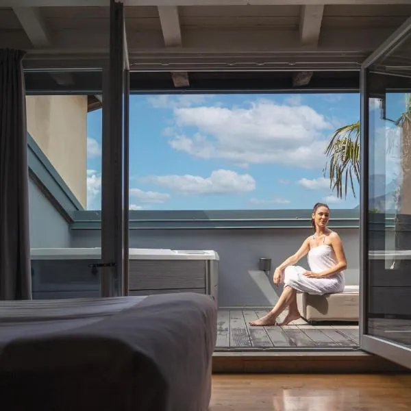 Soul of Trento With Private Terrace Jacuzzi, hotel v destinaci Trento
