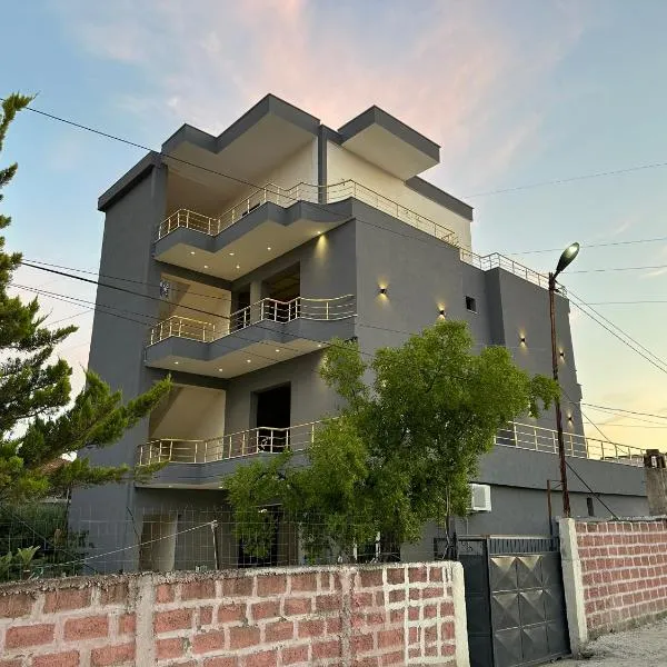 Mico's Apartments, hotel v destinaci Vlorë