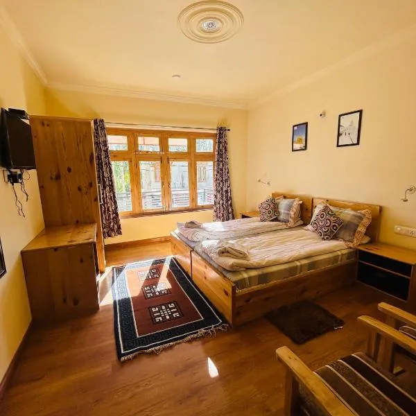 The Puma house, hotel in Leh