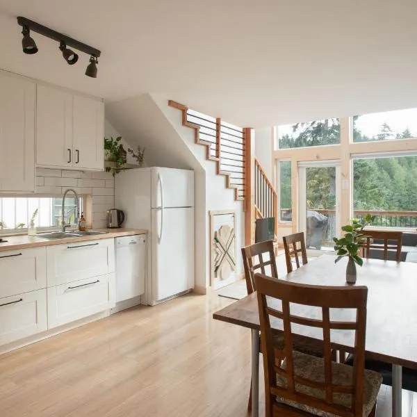 Le Chalet Waterfront Retreat, hotell sihtkohas Ucluelet