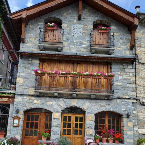 Apartamentos Casa Español, hotel a Broto