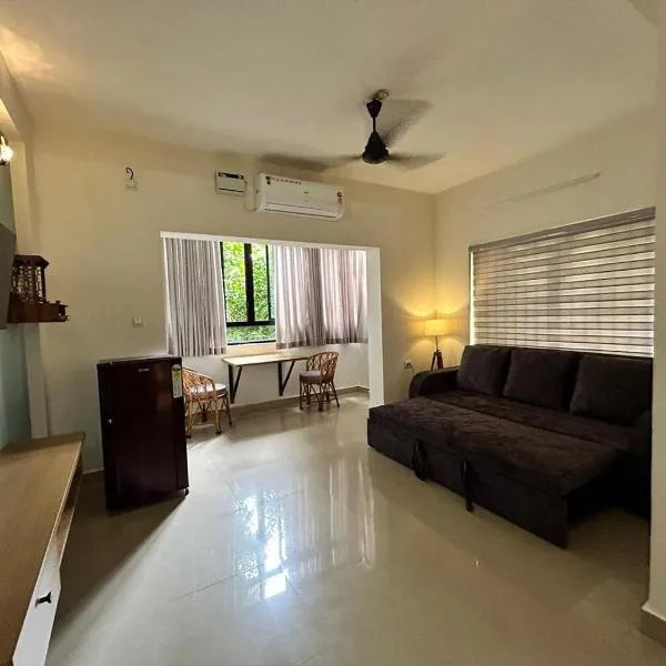 1 BHK Fully Furnished - Soorya Madhavam Apartments - Flat No - C2 - Guruvayur, - 150m to North Nada - Family only, hotel v destinaci Guruvayur