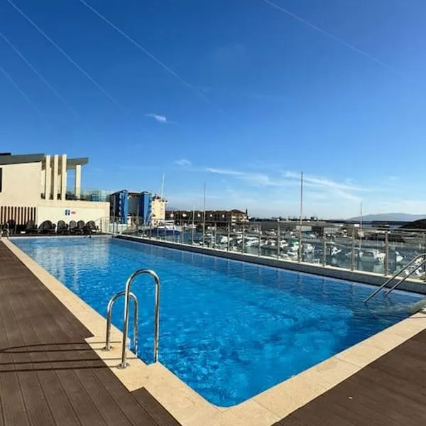 Luxury 1 bed with Pool and Sea Views, hotel v destinaci Gibraltar