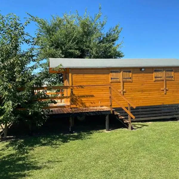 Charmante roulotte, hotel v destinaci Collonges-lès-Premières