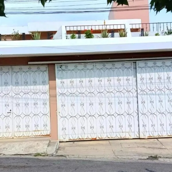 Hotel Don Felipe Aeropuerto، فندق في غواتيمالا