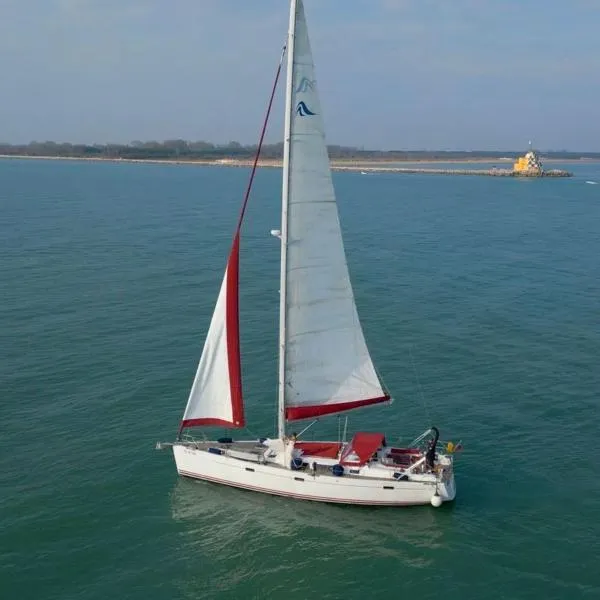 Hop Aboard! Sailing Excursion Included in Venice, hotel v Benátkách