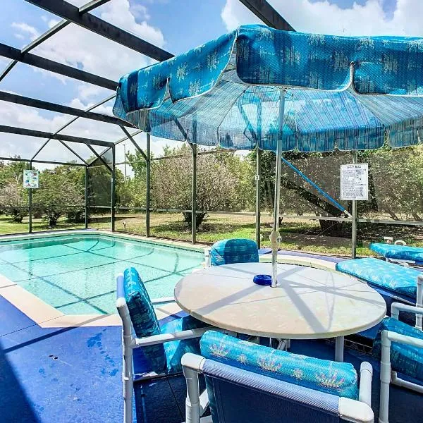 Spacious retreat w pool, spa & game room, viešbutis Orlande